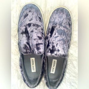 Crushed Velvet gray Steve Madden flat sneakers